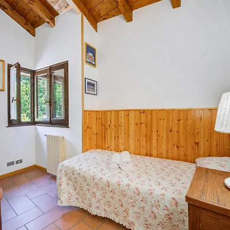Il Castagno: Few Min From Beach, 2br Castelveccana
