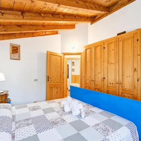 Il Castagno: Few Min From Beach, 2br Villa Castelveccana
