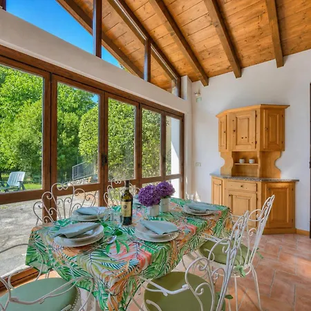 Il Castagno: Few Min From Beach, 2br Castelveccana