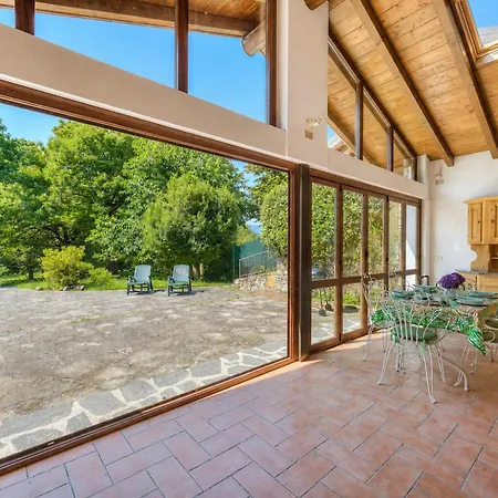 Il Castagno: Few Min From Beach, 2br